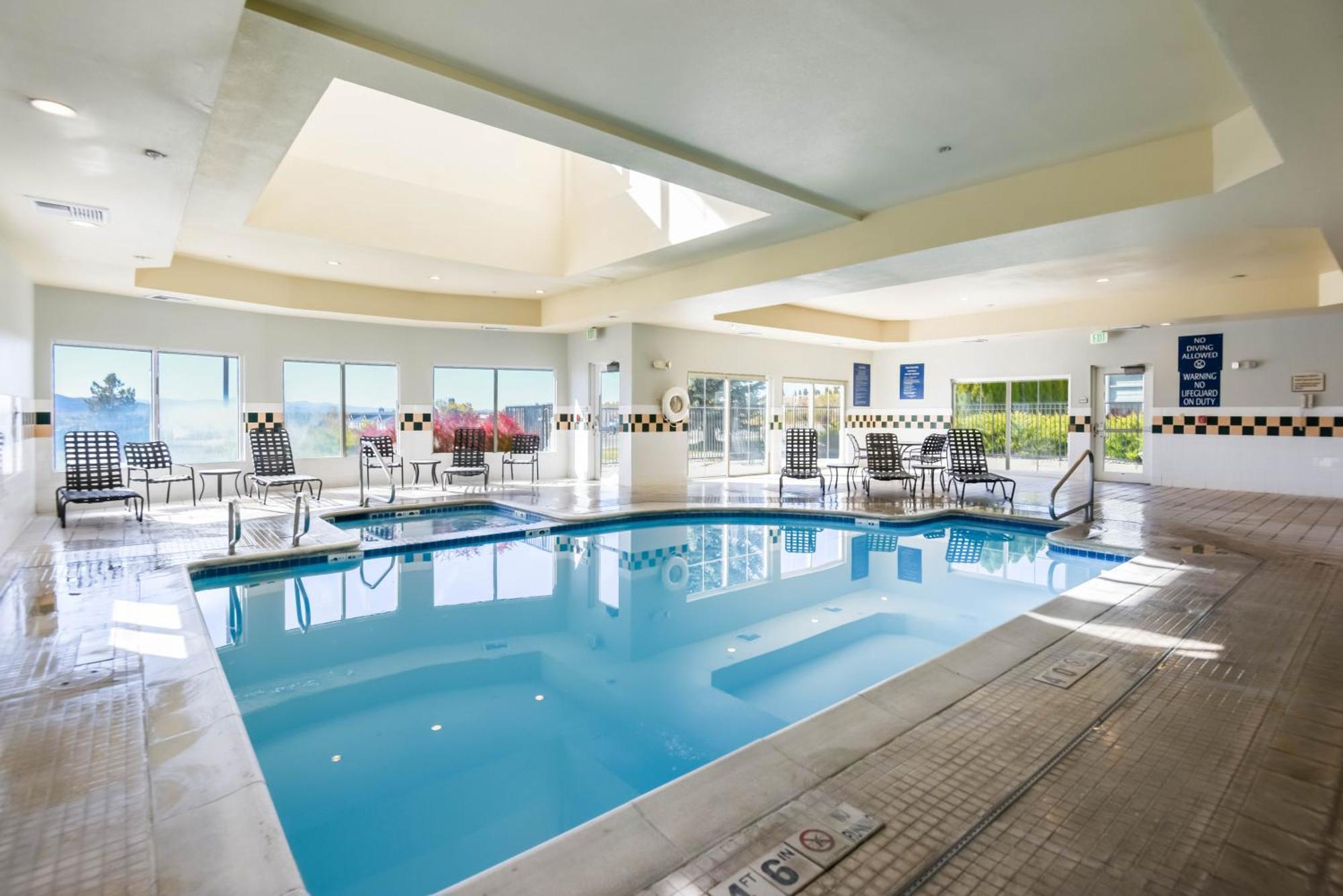 אלקו Shutters Hotel מראה חיצוני תמונה